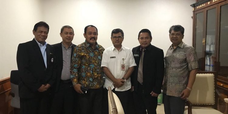 Memprakarsai Pergerakan Pers