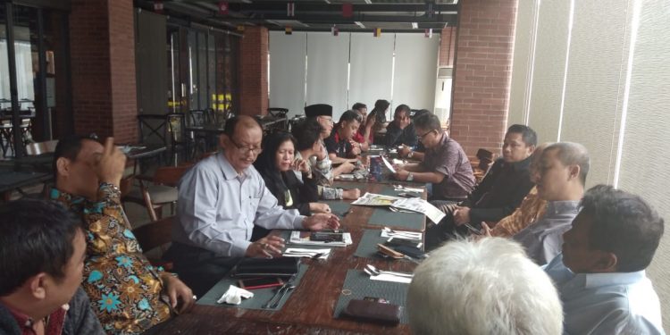 Memprakarsai Pergerakan Pers