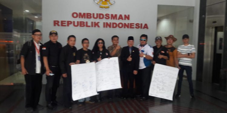 Memprakarsai Pergerakan Pers