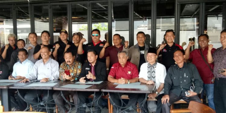 Memprakarsai Pergerakan Pers