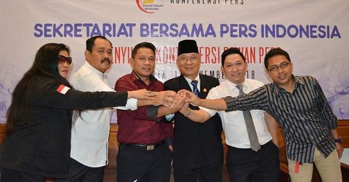 Memprakarsai Pergerakan Pers
