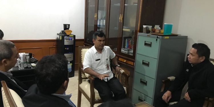 Memprakarsai Pergerakan Pers