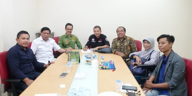 Mantan Menkopolhukam dan KSAL Laksamana (Pun) TNI Tedjo Edhi Purdijatno ikut aktif dalam mendirikan LSP pers Indonesia selaku Ketua Dewan Pembina