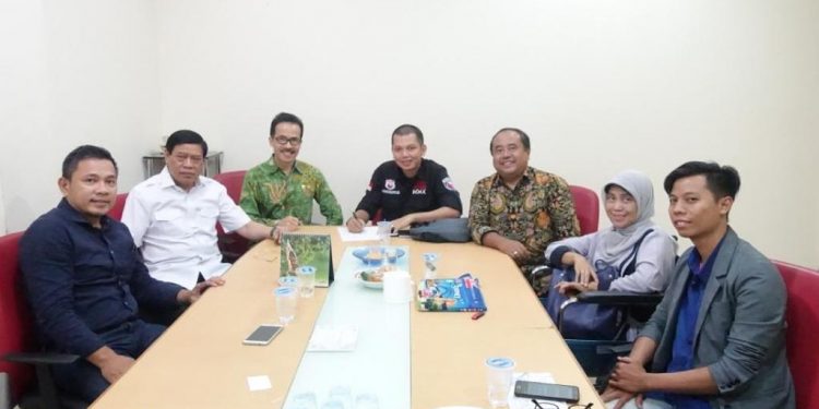 Mantan Menkopolhukam dan KSAL Laksamana (Pun) TNI Tedjo Edhi Purdijatno ikut aktif dalam mendirikan LSP pers Indonesia selaku Ketua Dewan Pembina