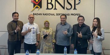 Ketua Umum SPRI Hence Mandagi dalam kapasitas sebagai pengurus FORMAS, bersama GM LSP Pers Indonesia Meytha Kalalo dan Sekjen Formas Prof. Dr. Hoga Saragih, ST, MT., M.Th, Ph.D., beraudensi dengan Komisioner BNSP.