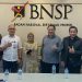 Ketua Umum SPRI Hence Mandagi dalam kapasitas sebagai pengurus FORMAS, bersama GM LSP Pers Indonesia Meytha Kalalo dan Sekjen Formas Prof. Dr. Hoga Saragih, ST, MT., M.Th, Ph.D., beraudensi dengan Komisioner BNSP.